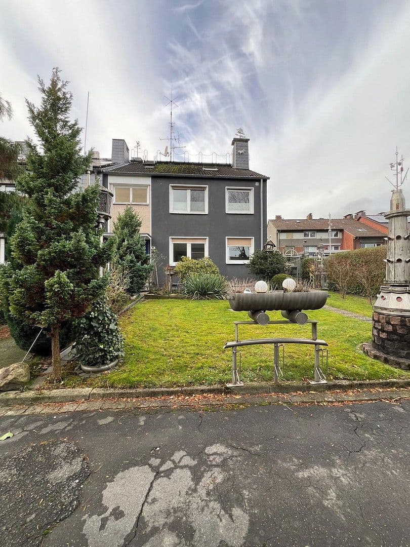 Prodej domu 190 m², pozemek 580 m², Herne, Severní Porýní-Vestfálsko Prodej domu 190 m², pozemek 580 m², Herne, Severní Porýní-Vestfálsko