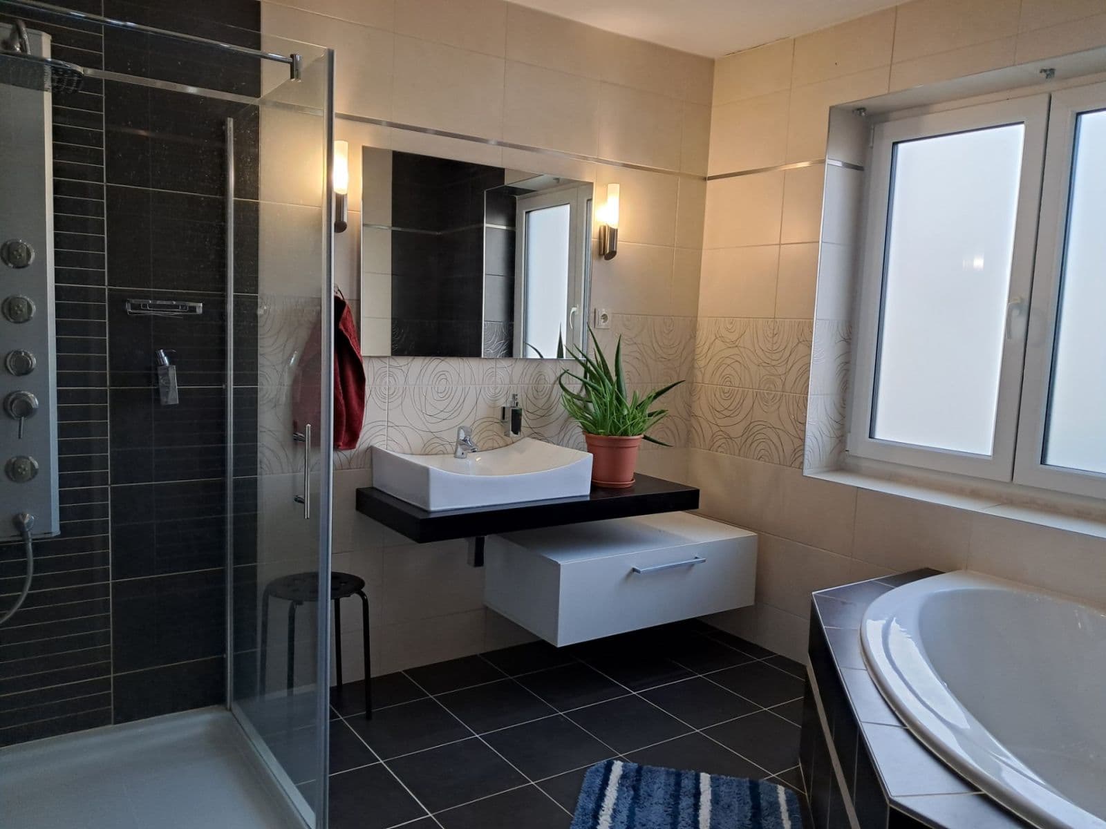 Pronájem domu 165 m², pozemek 341 m², Višňová, Nový Bor, Liberecký kraj Pronájem domu 165 m², pozemek 341 m², Višňová, Nový Bor, Liberecký kraj