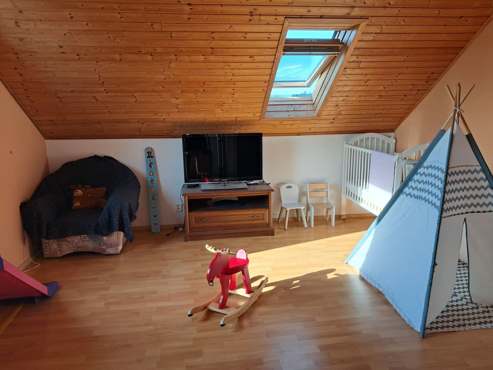Pronájem domu 165 m², pozemek 341 m², Višňová, Nový Bor, Liberecký kraj Pronájem domu 165 m², pozemek 341 m², Višňová, Nový Bor, Liberecký kraj