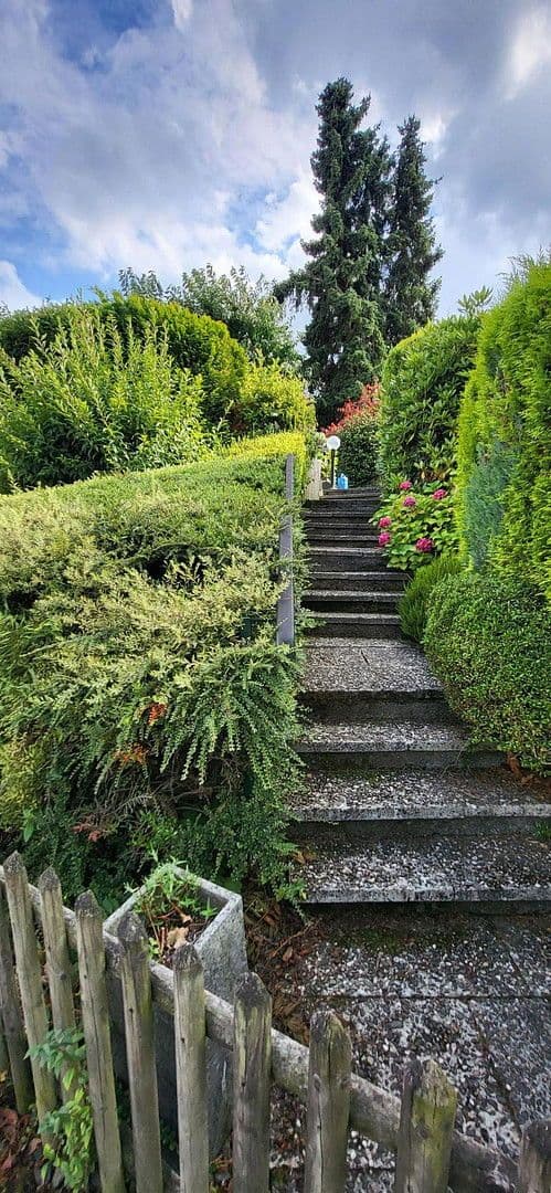 Prodej domu 175 m², pozemek 803 m², Solingen, Severní Porýní-Vestfálsko Prodej domu 175 m², pozemek 803 m², Solingen, Severní Porýní-Vestfálsko