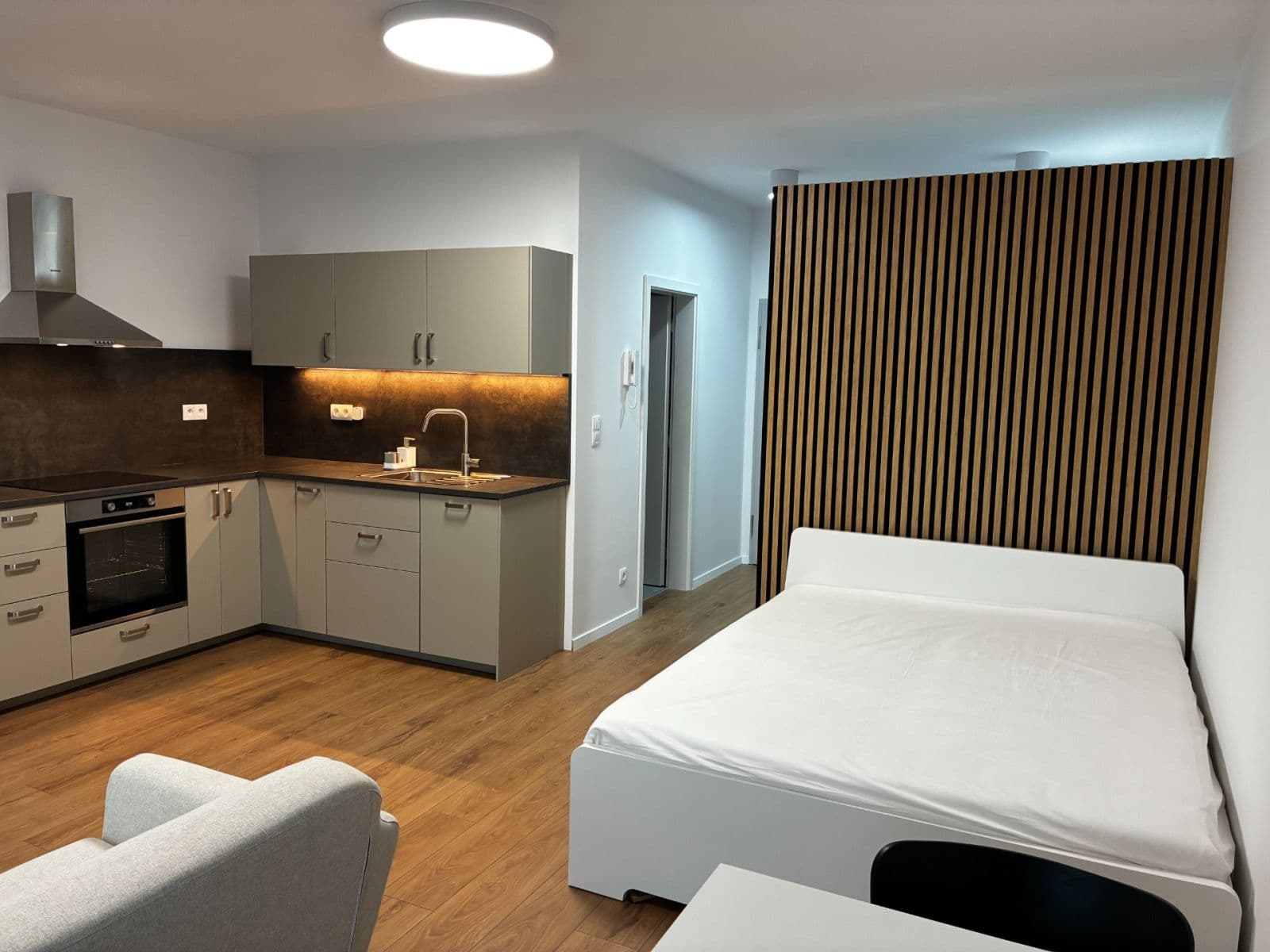 Pronájem bytu 1+1 38 m², Vrbenského, Rača, Bratislavský kraj Pronájem bytu 1+1 38 m², Vrbenského, Rača, Bratislavský kraj