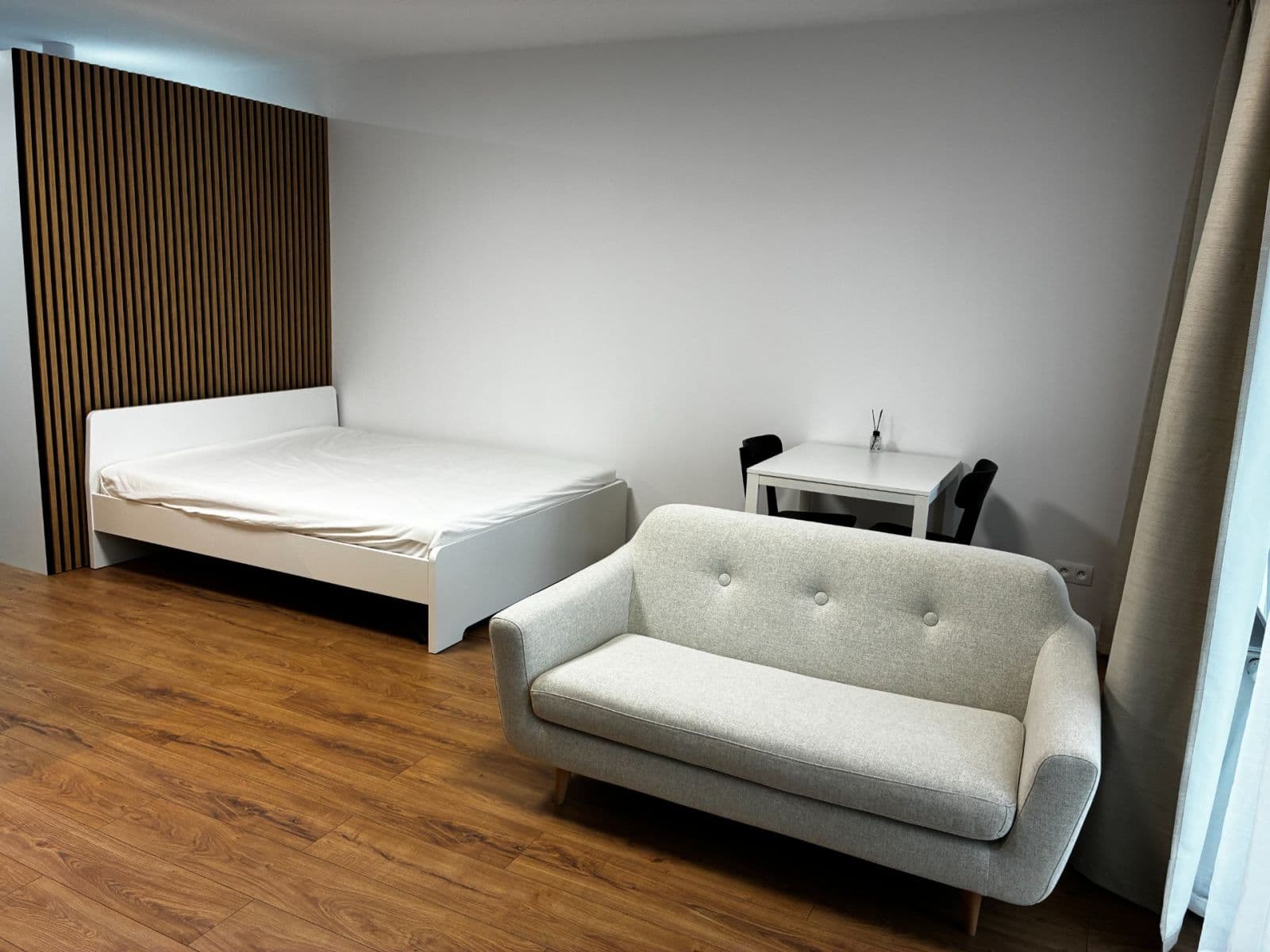 Pronájem bytu 1+1 38 m², Vrbenského, Rača, Bratislavský kraj Pronájem bytu 1+1 38 m², Vrbenského, Rača, Bratislavský kraj