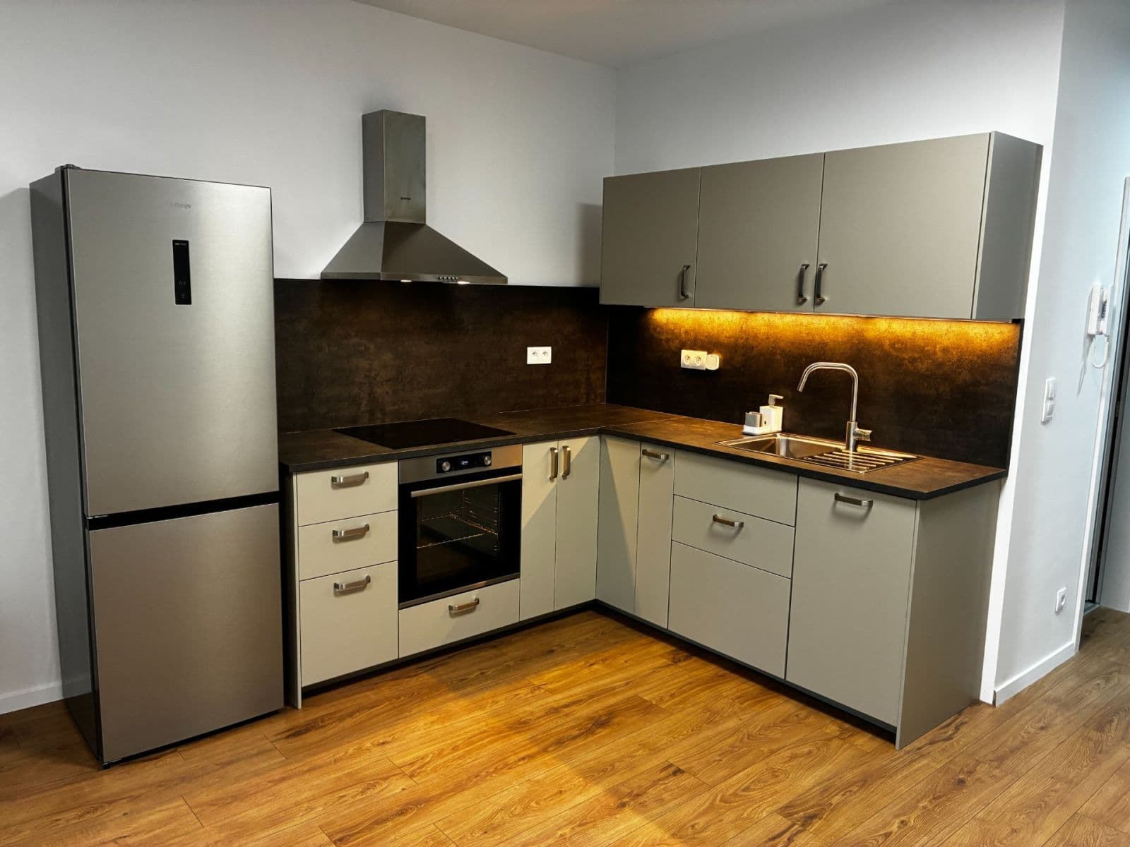 Pronájem bytu 1+1 38 m², Vrbenského, Rača, Bratislavský kraj Pronájem bytu 1+1 38 m², Vrbenského, Rača, Bratislavský kraj