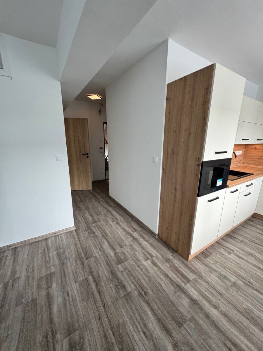 Pronájem bytu 2+kk 41 m², Nová Pražská, Benešov, Středočeský kraj Pronájem bytu 2+kk 41 m², Nová Pražská, Benešov, Středočeský kraj