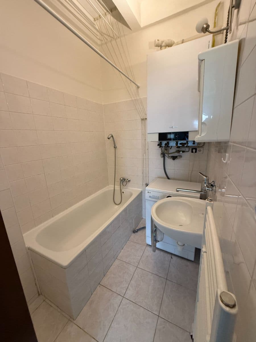 Pronájem bytu 2+1 43 m², U Svépomoci, Praha, Praha Pronájem bytu 2+1 43 m², U Svépomoci, Praha, Praha