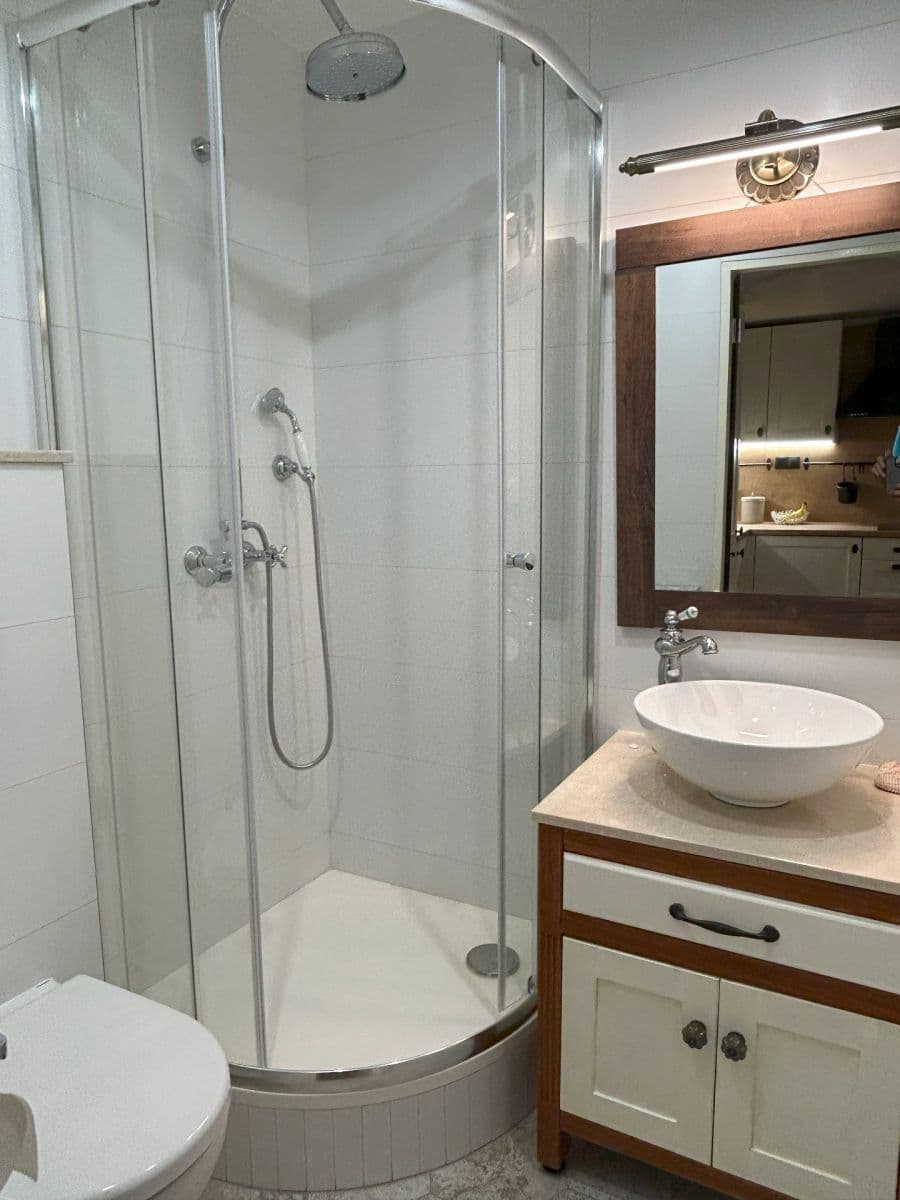 Pronájem bytu 1+kk 35 m², Pernerova, Praha, Praha Pronájem bytu 1+kk 35 m², Pernerova, Praha, Praha