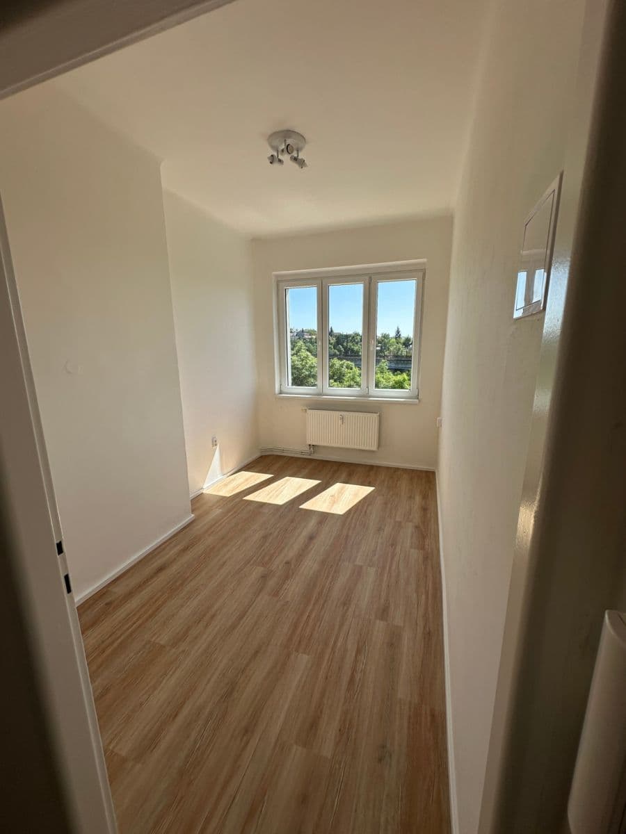 Pronájem bytu 3+1 83 m², Pod Labuťkou, Praha, Praha Pronájem bytu 3+1 83 m², Pod Labuťkou, Praha, Praha