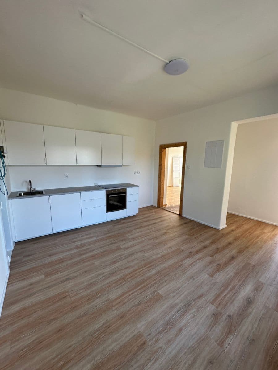 Pronájem bytu 3+1 83 m², Pod Labuťkou, Praha, Praha Pronájem bytu 3+1 83 m², Pod Labuťkou, Praha, Praha