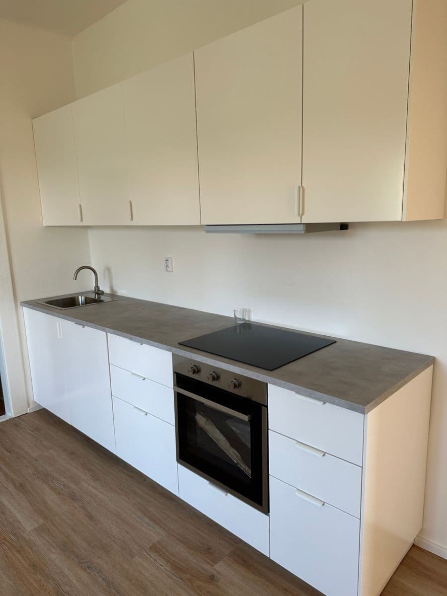 Pronájem bytu 3+1 83 m², Pod Labuťkou, Praha, Praha Pronájem bytu 3+1 83 m², Pod Labuťkou, Praha, Praha