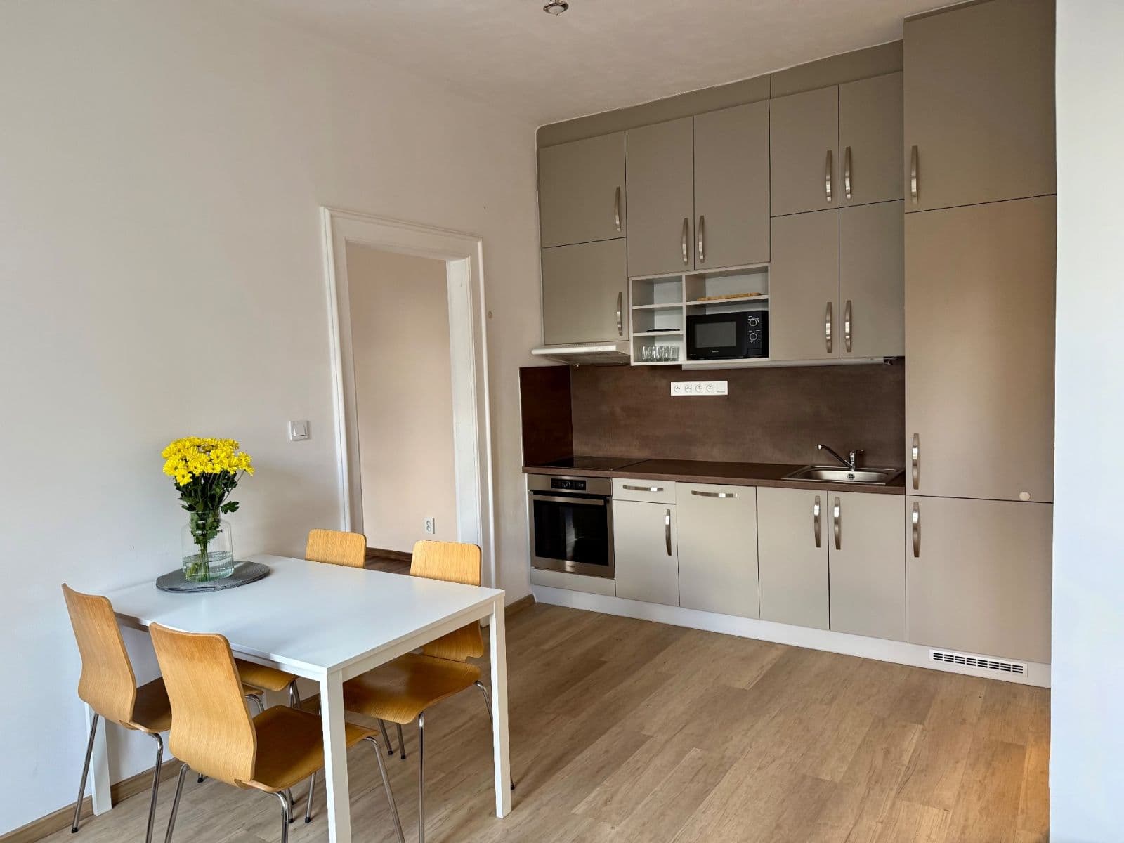 Pronájem bytu 2+kk 52 m², U Svépomoci, Praha, Praha Pronájem bytu 2+kk 52 m², U Svépomoci, Praha, Praha