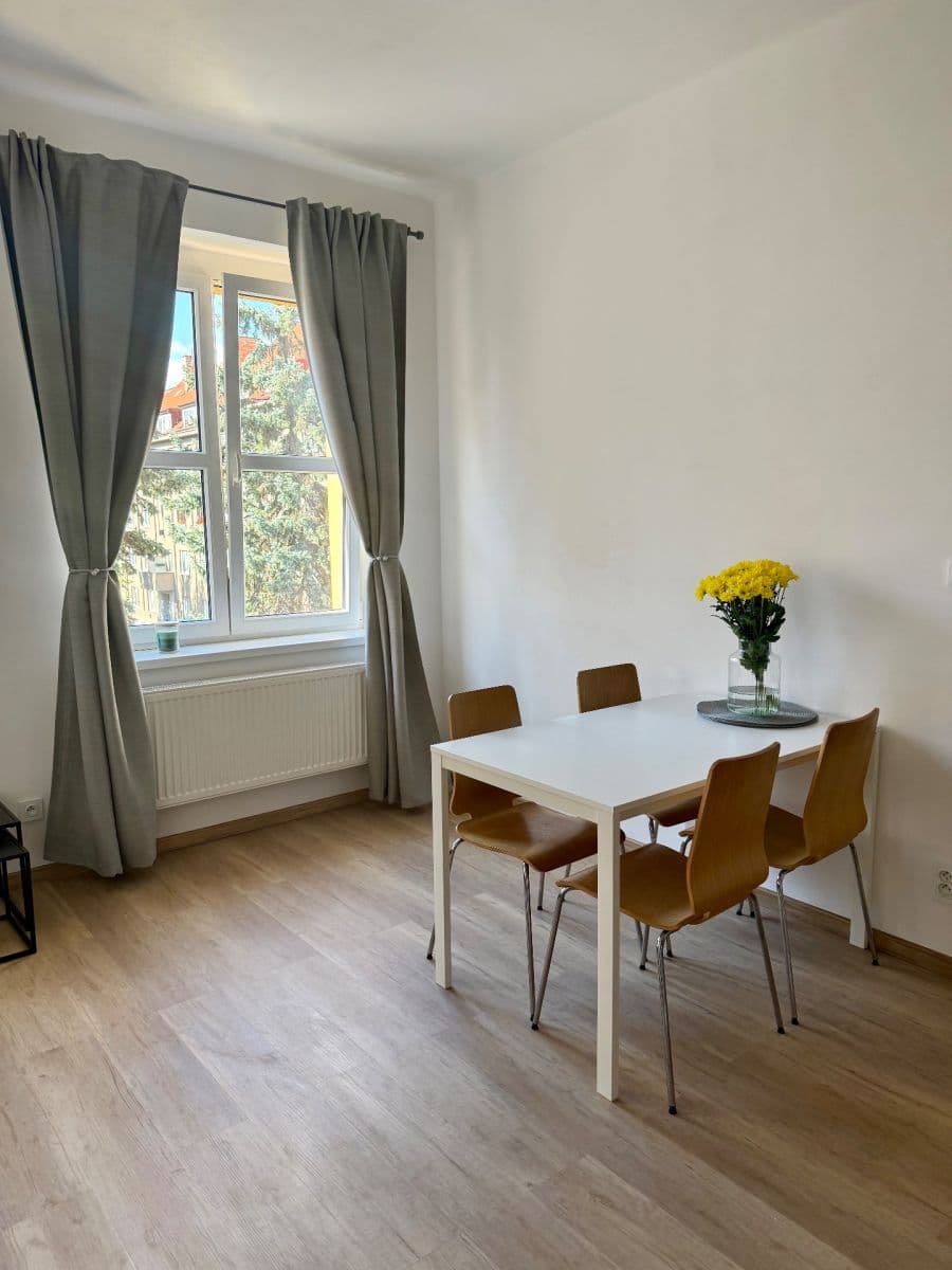 Pronájem bytu 2+kk 52 m², U Svépomoci, Praha, Praha Pronájem bytu 2+kk 52 m², U Svépomoci, Praha, Praha