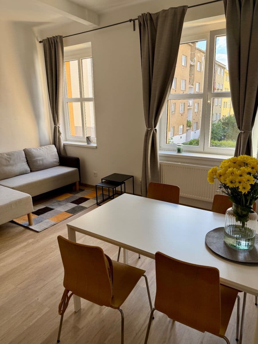 Pronájem bytu 2+kk 52 m², U Svépomoci, Praha, Praha Pronájem bytu 2+kk 52 m², U Svépomoci, Praha, Praha