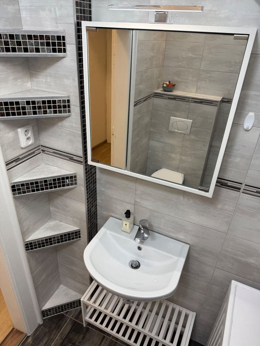 Pronájem bytu 2+kk 52 m², U Svépomoci, Praha, Praha Pronájem bytu 2+kk 52 m², U Svépomoci, Praha, Praha