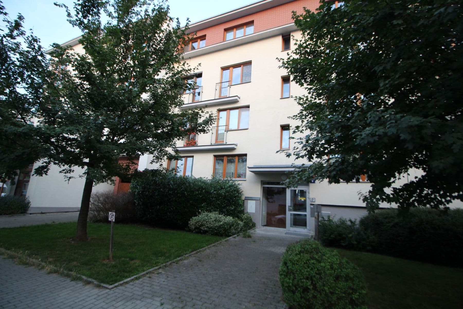 Pronájem bytu 2+kk 39 m², Václava Rady, Praha, Praha Pronájem bytu 2+kk 39 m², Václava Rady, Praha, Praha