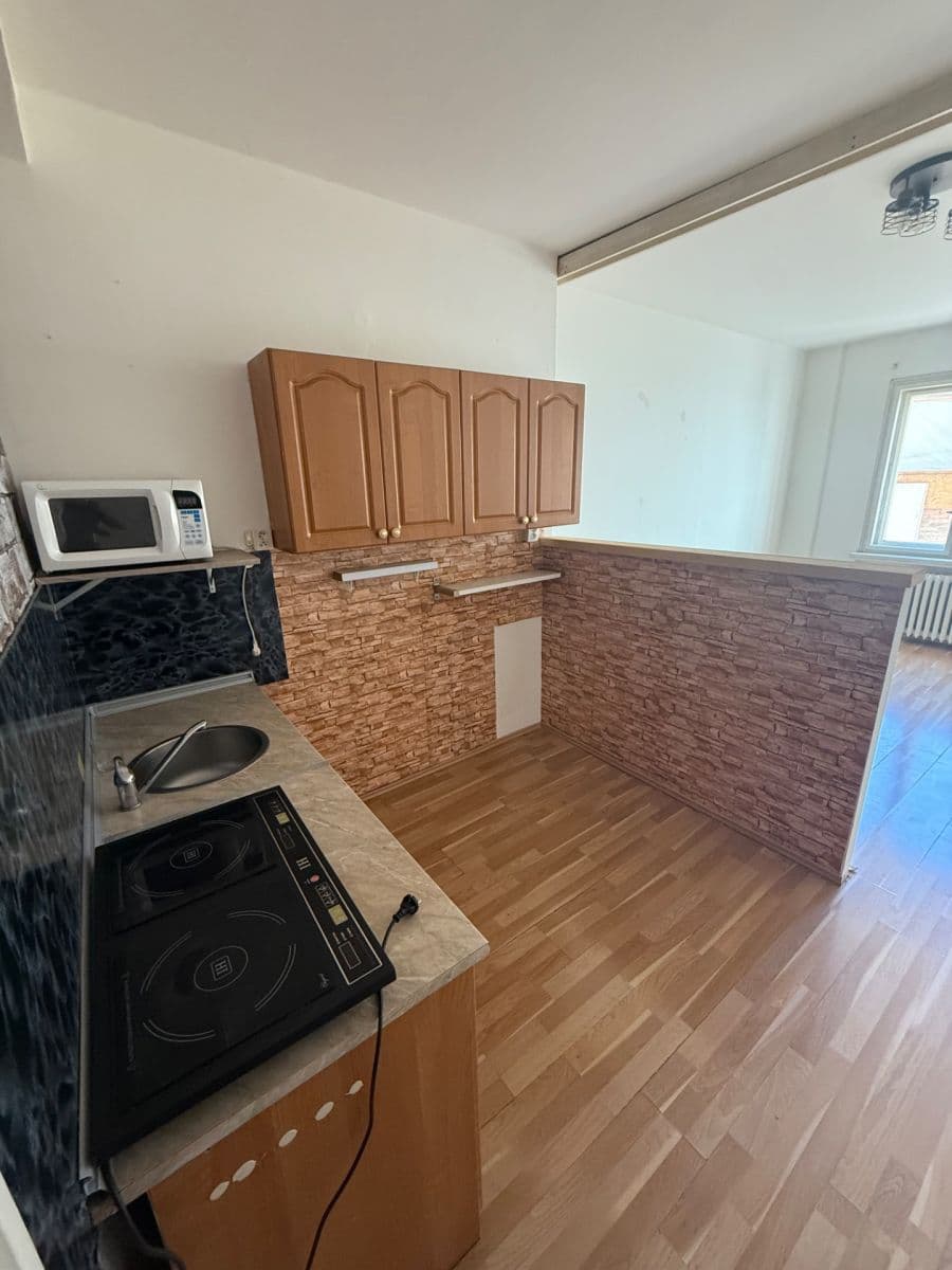 Pronájem bytu 1+kk 28 m², Komunardů, Praha, Praha Pronájem bytu 1+kk 28 m², Komunardů, Praha, Praha
