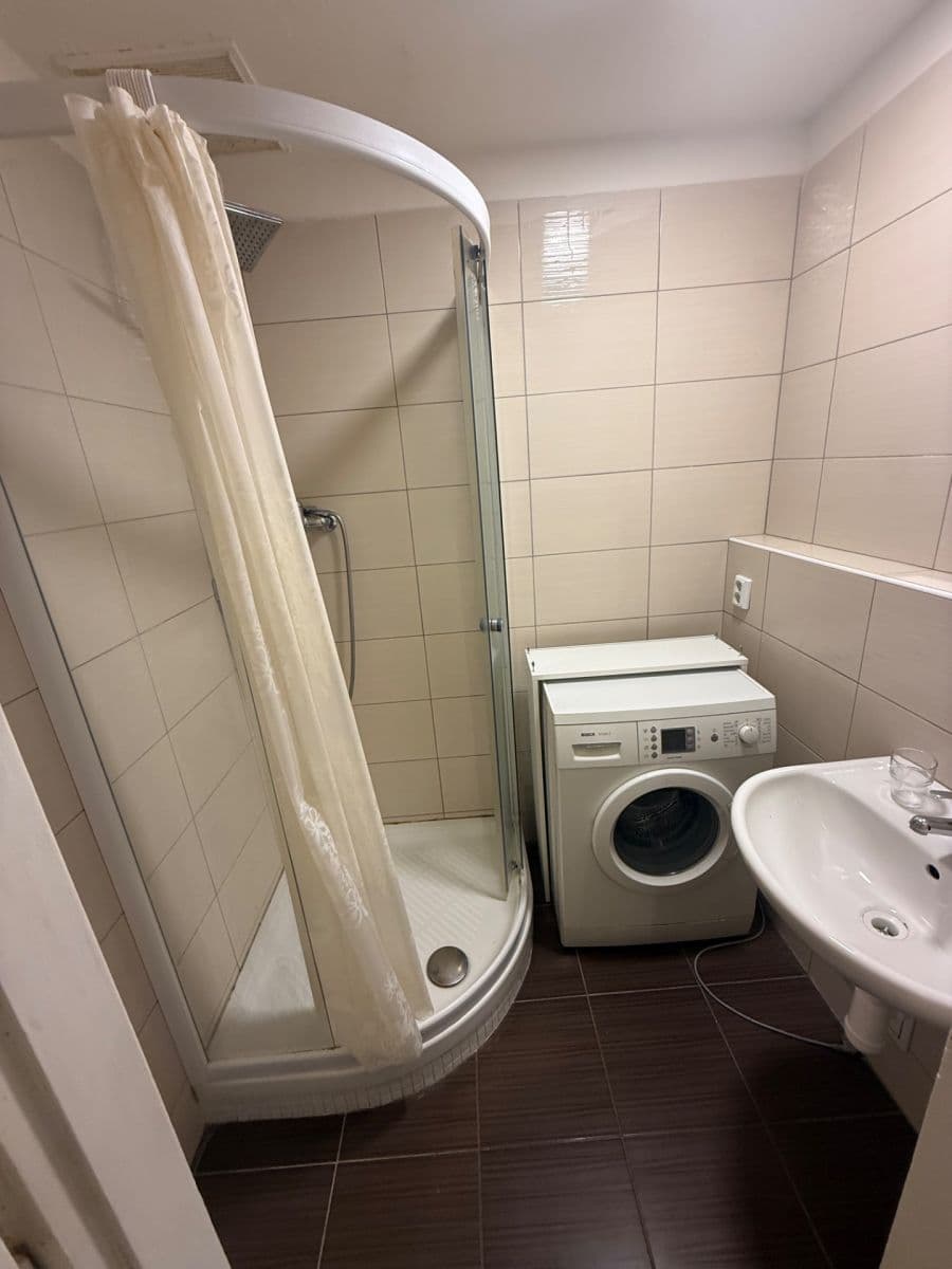 Pronájem bytu 1+kk 28 m², Komunardů, Praha, Praha Pronájem bytu 1+kk 28 m², Komunardů, Praha, Praha