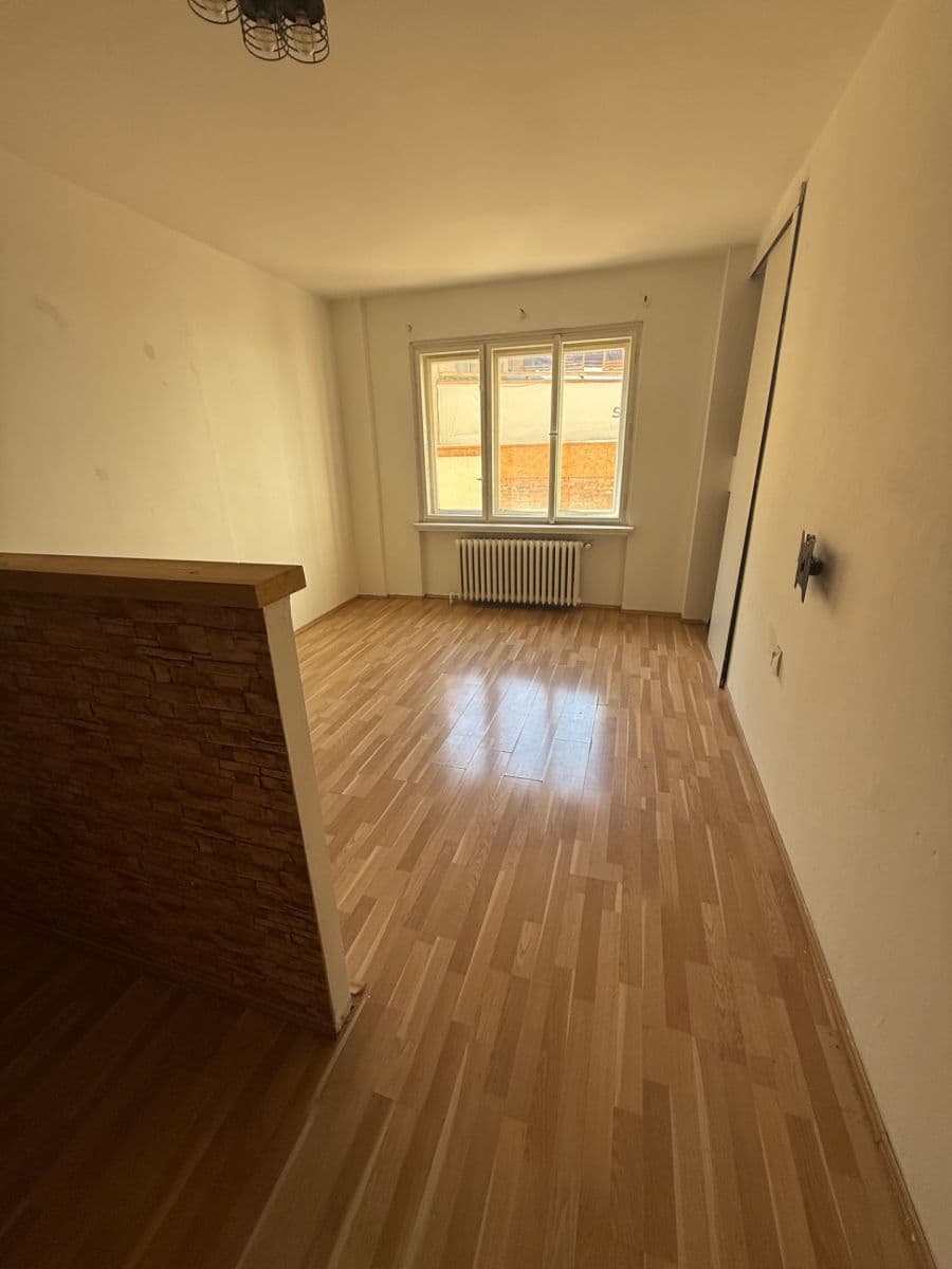 Pronájem bytu 1+kk 28 m², Komunardů, Praha, Praha Pronájem bytu 1+kk 28 m², Komunardů, Praha, Praha