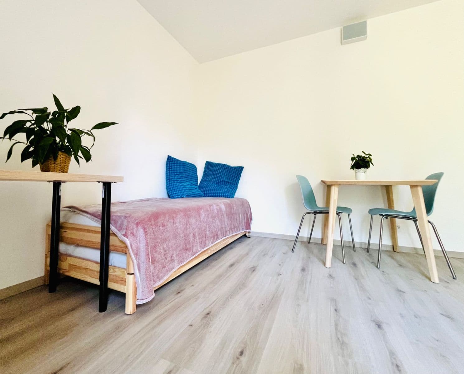 Pronájem bytu 1+kk 22 m², V Kněžívce, Tuchoměřice, Středočeský kraj Pronájem bytu 1+kk 22 m², V Kněžívce, Tuchoměřice, Středočeský kraj