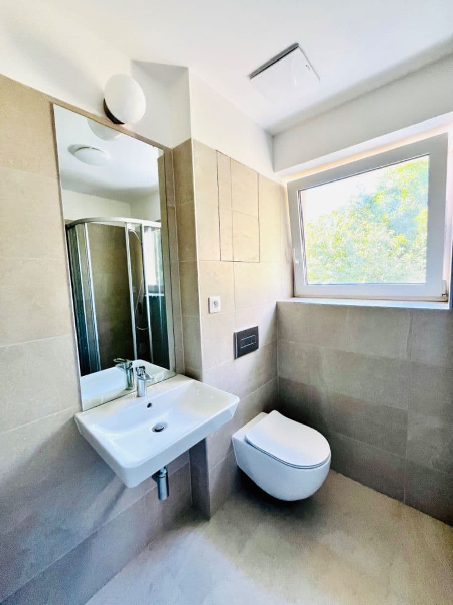 Pronájem bytu 1+kk 22 m², V Kněžívce, Tuchoměřice, Středočeský kraj Pronájem bytu 1+kk 22 m², V Kněžívce, Tuchoměřice, Středočeský kraj