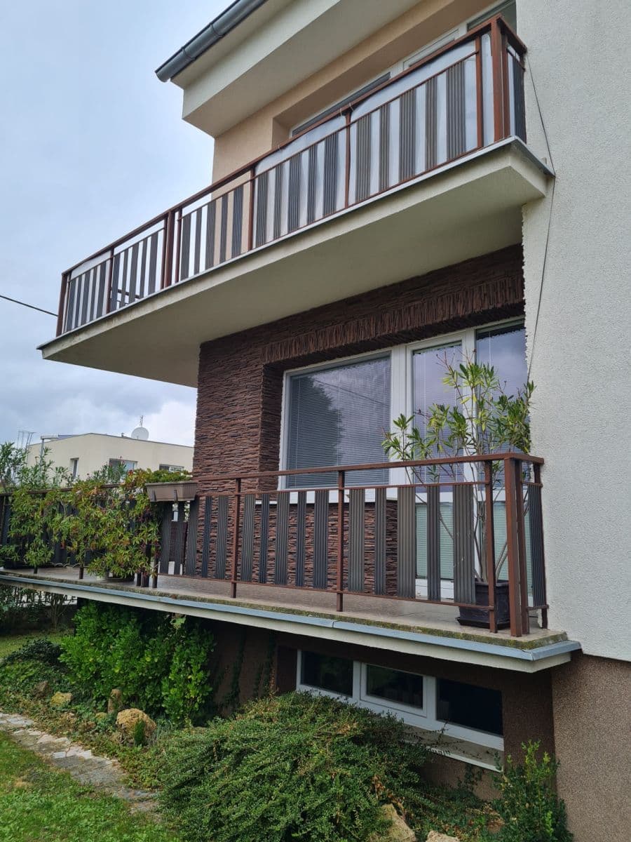 Prodej domu 354 m², pozemek 752 m², Slnečné námestie, Trenčín, Trenčiansky kraj Prodej domu 354 m², pozemek 752 m², Slnečné námestie, Trenčín, Trenčiansky kraj