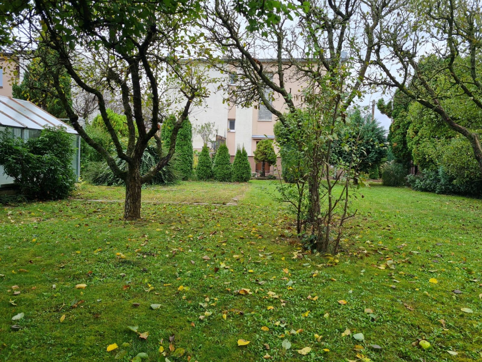 Prodej domu 354 m², pozemek 752 m², Slnečné námestie, Trenčín, Trenčiansky kraj Prodej domu 354 m², pozemek 752 m², Slnečné námestie, Trenčín, Trenčiansky kraj