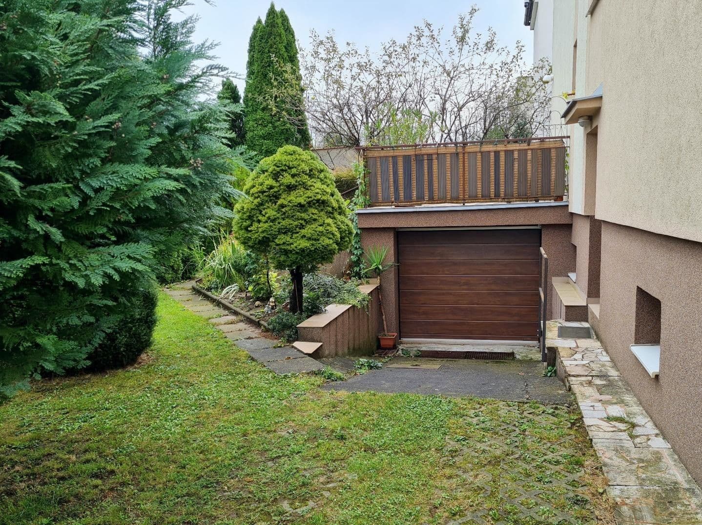 Prodej domu 354 m², pozemek 752 m², Slnečné námestie, Trenčín, Trenčiansky kraj Prodej domu 354 m², pozemek 752 m², Slnečné námestie, Trenčín, Trenčiansky kraj