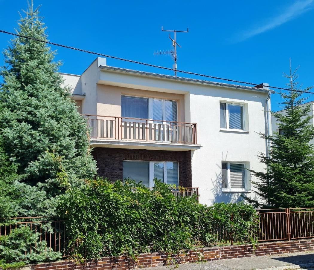 Prodej domu 354 m², pozemek 752 m², Slnečné námestie, Trenčín, Trenčiansky kraj Prodej domu 354 m², pozemek 752 m², Slnečné námestie, Trenčín, Trenčiansky kraj