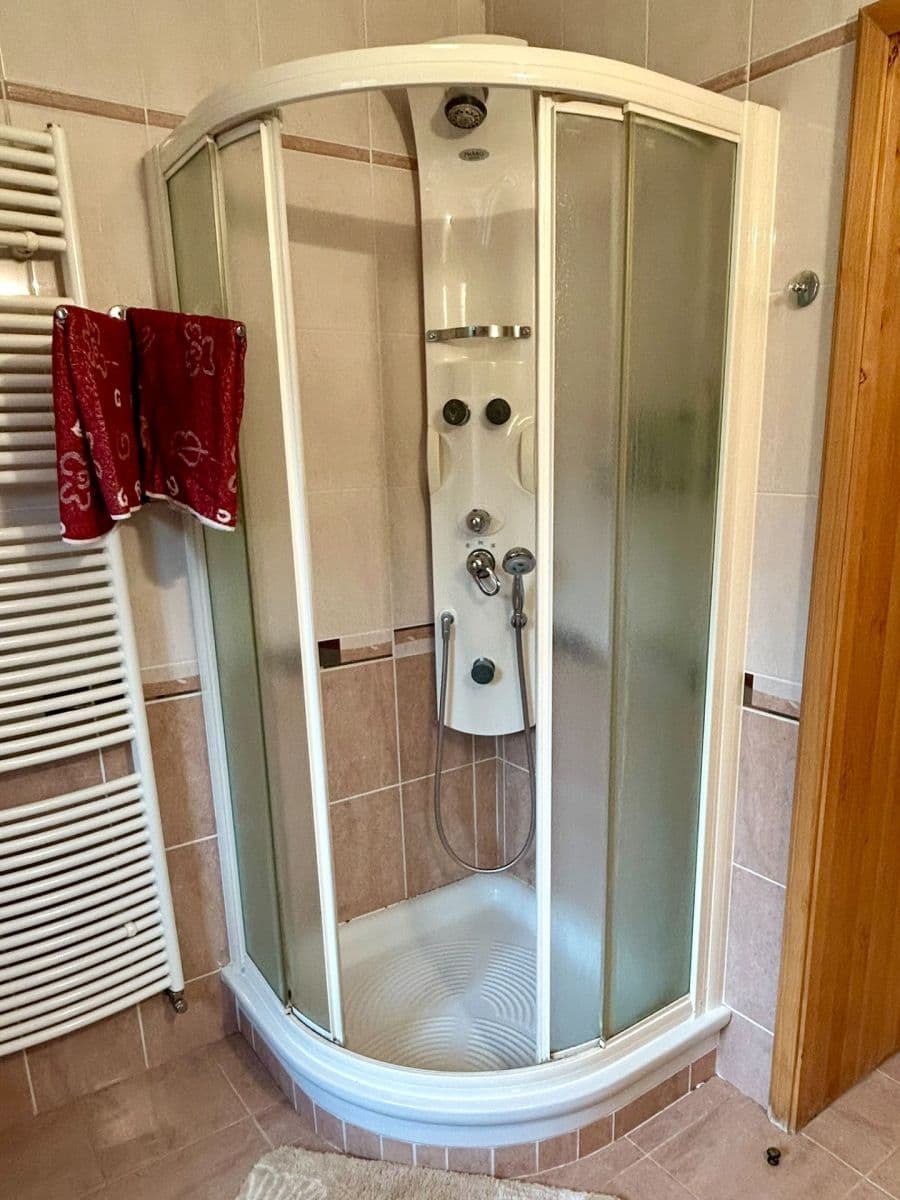Prodej domu 207 m², pozemek 4.339 m², Černuc, Středočeský kraj Prodej domu 207 m², pozemek 4.339 m², Černuc, Středočeský kraj