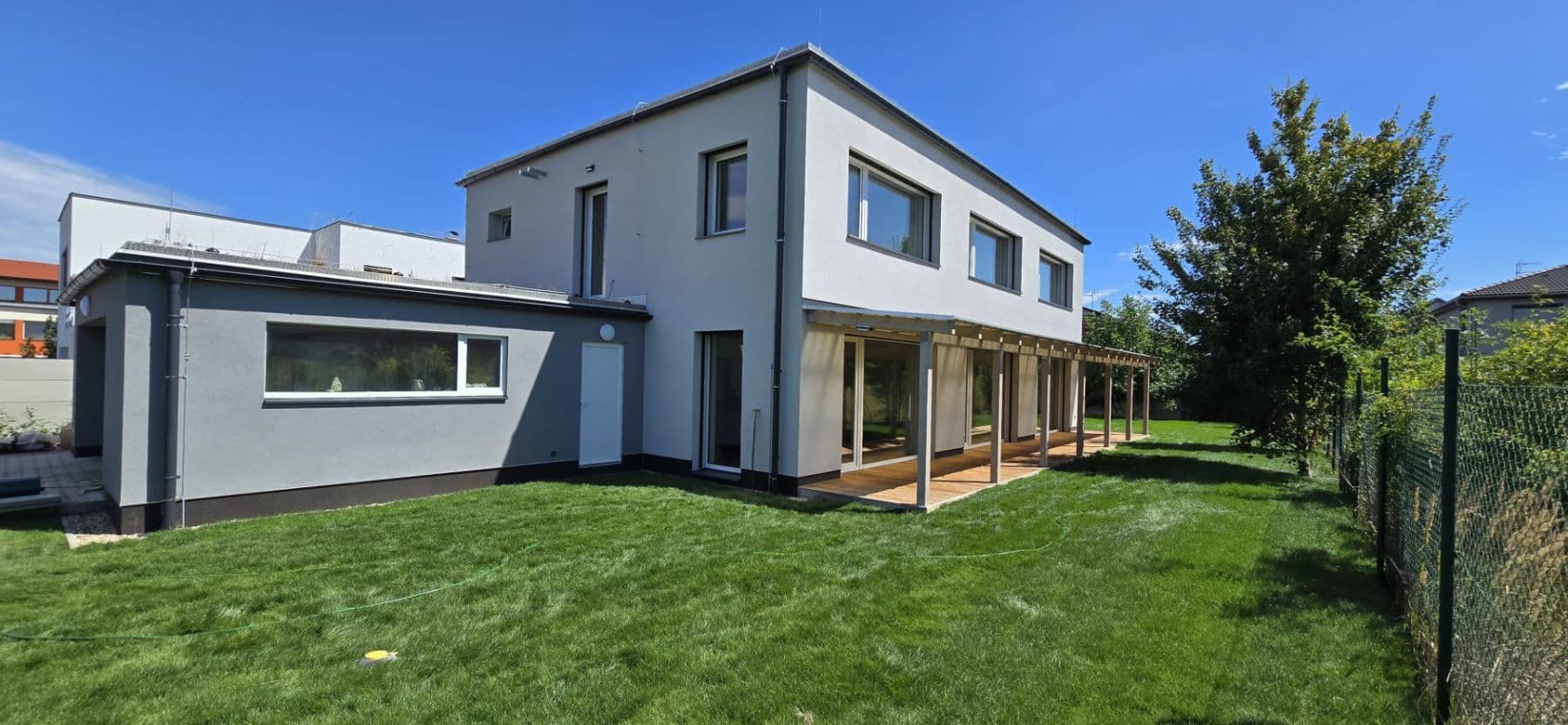 Pronájem domu 324 m², pozemek 850 m², Jižní, Líbeznice, Středočeský kraj Pronájem domu 324 m², pozemek 850 m², Jižní, Líbeznice, Středočeský kraj