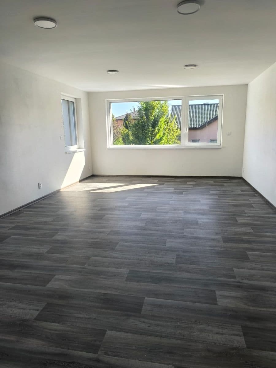 Pronájem domu 324 m², pozemek 850 m², Jižní, Líbeznice, Středočeský kraj Pronájem domu 324 m², pozemek 850 m², Jižní, Líbeznice, Středočeský kraj
