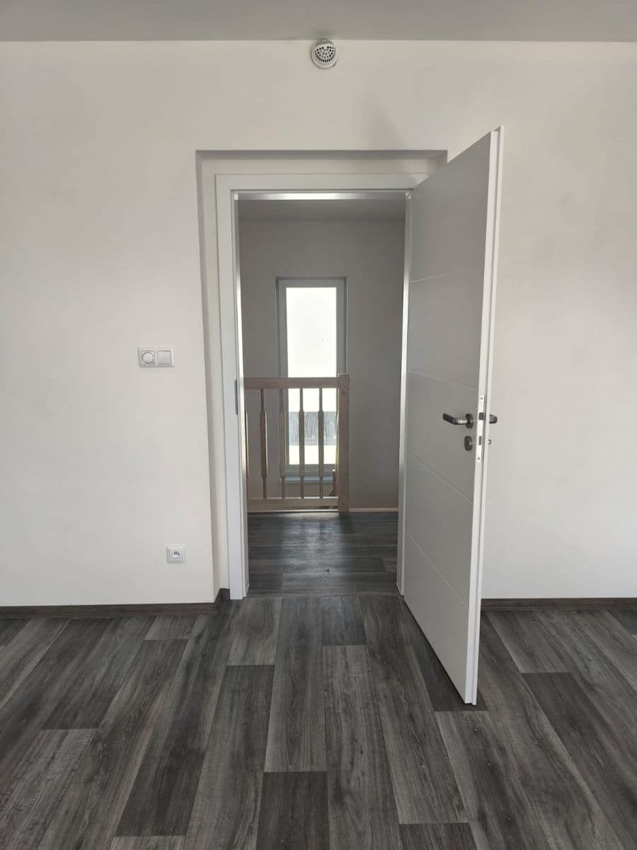 Pronájem domu 324 m², pozemek 850 m², Jižní, Líbeznice, Středočeský kraj Pronájem domu 324 m², pozemek 850 m², Jižní, Líbeznice, Středočeský kraj