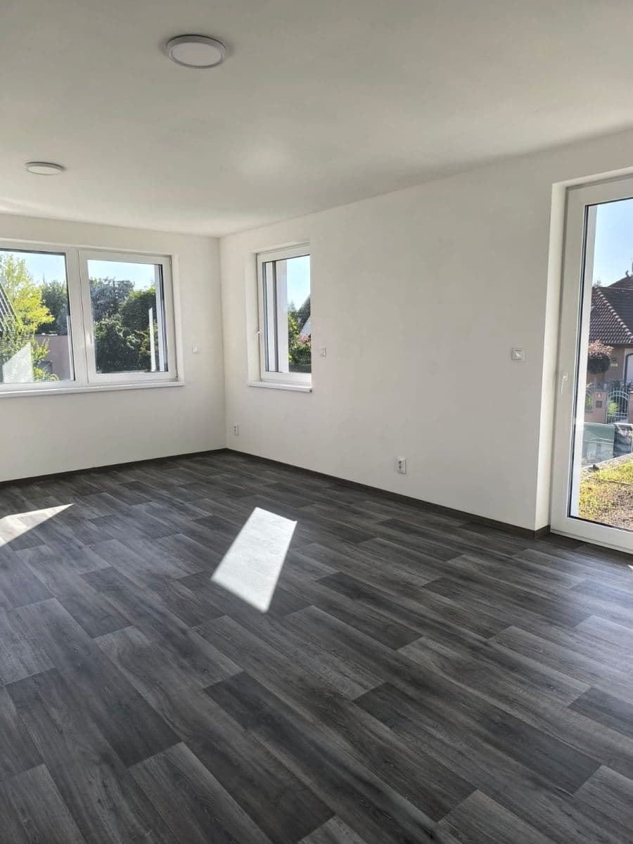 Pronájem domu 324 m², pozemek 850 m², Jižní, Líbeznice, Středočeský kraj Pronájem domu 324 m², pozemek 850 m², Jižní, Líbeznice, Středočeský kraj