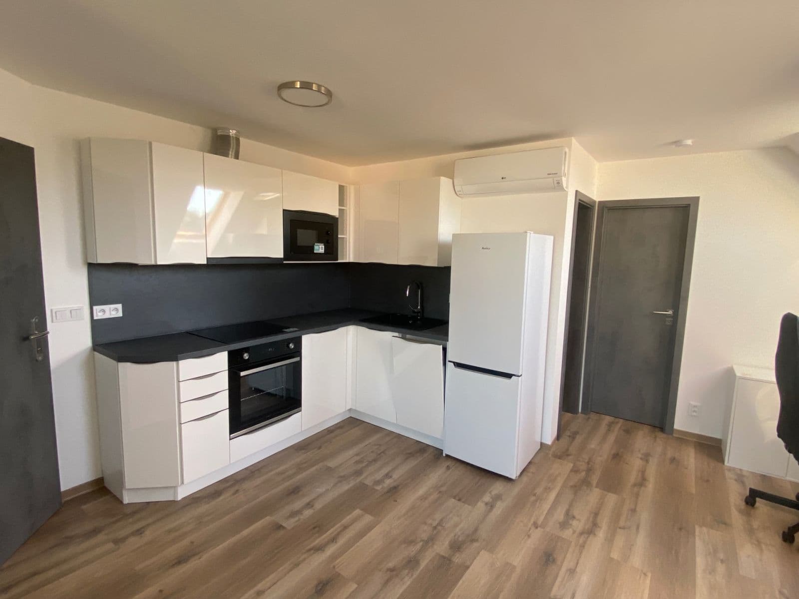 Pronájem bytu 1+kk 35 m², Dalovická, Praha, Praha Pronájem bytu 1+kk 35 m², Dalovická, Praha, Praha