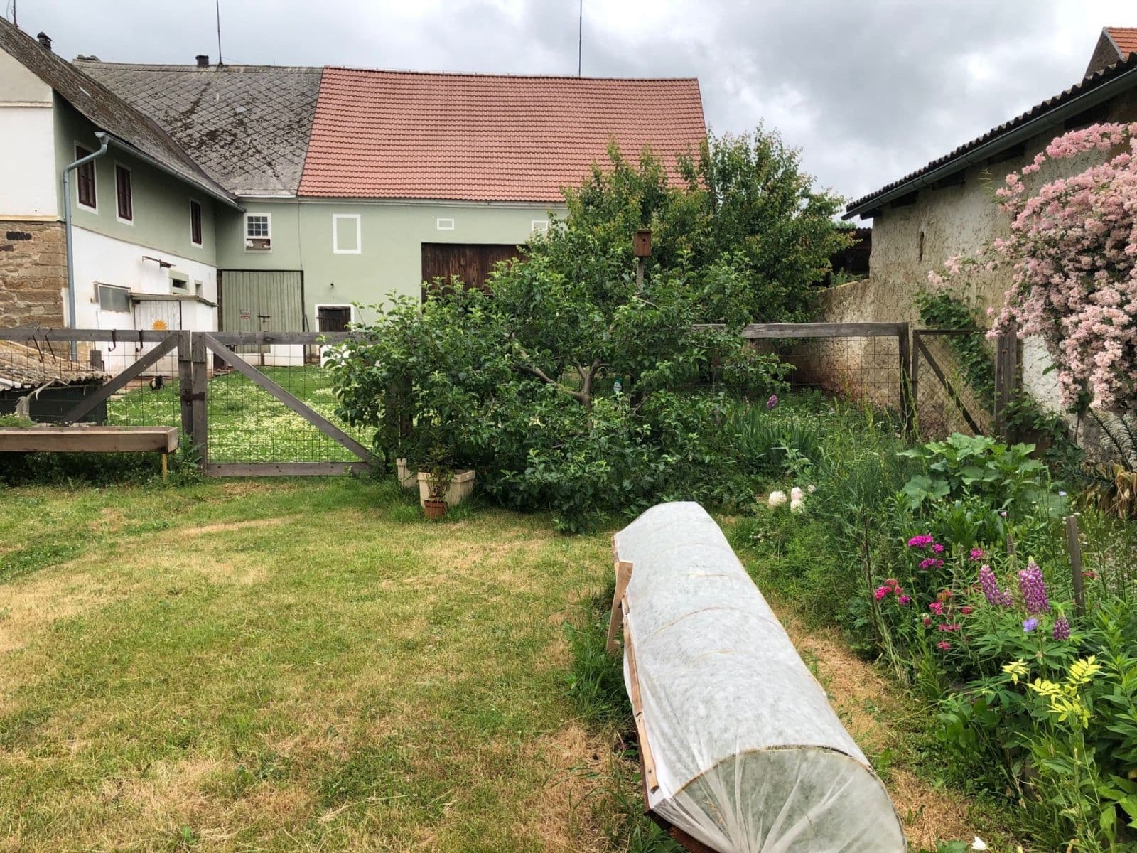 Prodej domu 74 m², pozemek 2.329 m², Hořesedly, Středočeský kraj Prodej domu 74 m², pozemek 2.329 m², Hořesedly, Středočeský kraj