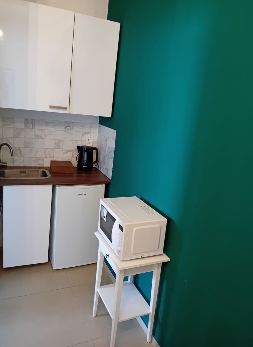 Pronájem bytu 1+kk 13 m², Husovo náměstí, Hostivice, Středočeský kraj Pronájem bytu 1+kk 13 m², Husovo náměstí, Hostivice, Středočeský kraj