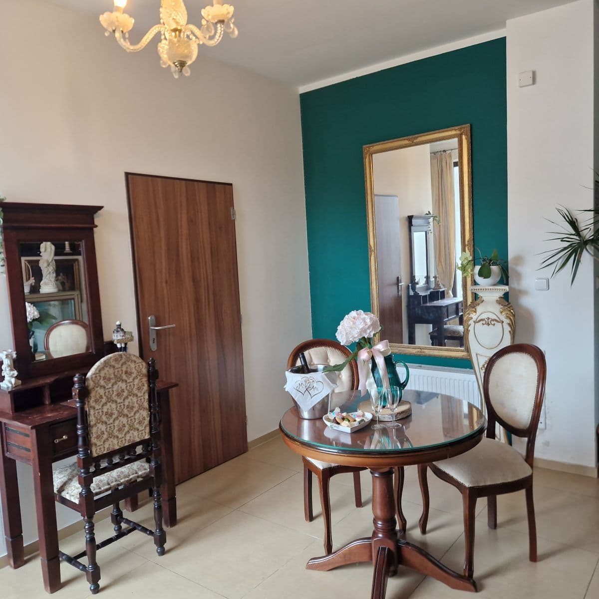 Pronájem bytu 1+kk 13 m², Husovo náměstí, Hostivice, Středočeský kraj Pronájem bytu 1+kk 13 m², Husovo náměstí, Hostivice, Středočeský kraj