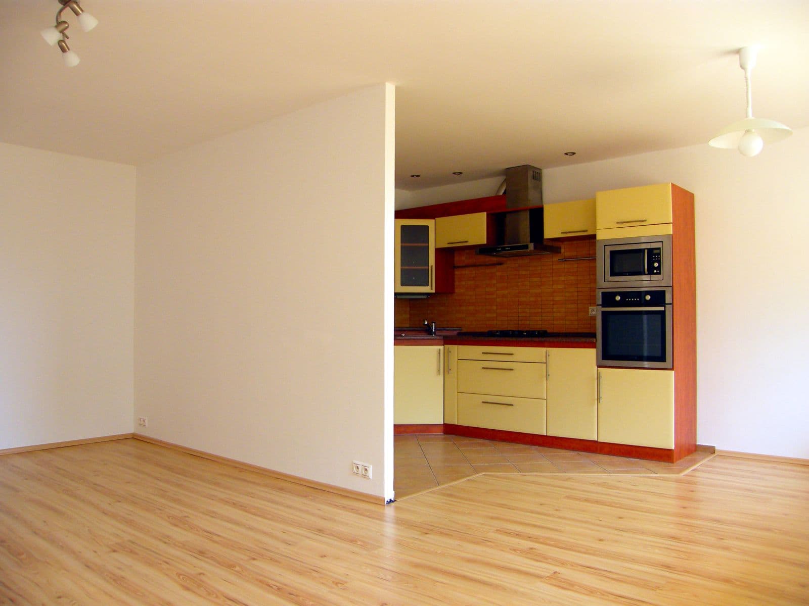 Pronájem bytu 3+kk 67 m², Rimavské Soboty, Kolín, Středočeský kraj Pronájem bytu 3+kk 67 m², Rimavské Soboty, Kolín, Středočeský kraj