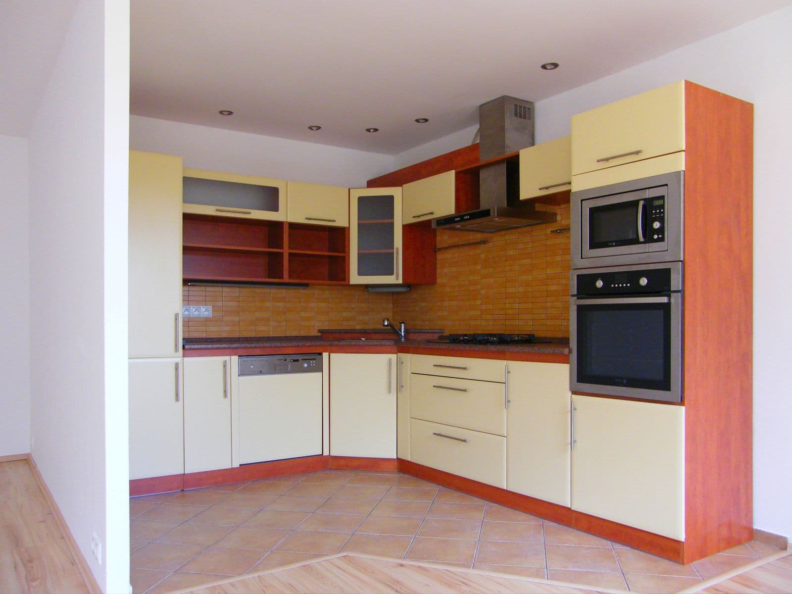 Pronájem bytu 3+kk 67 m², Rimavské Soboty, Kolín, Středočeský kraj Pronájem bytu 3+kk 67 m², Rimavské Soboty, Kolín, Středočeský kraj