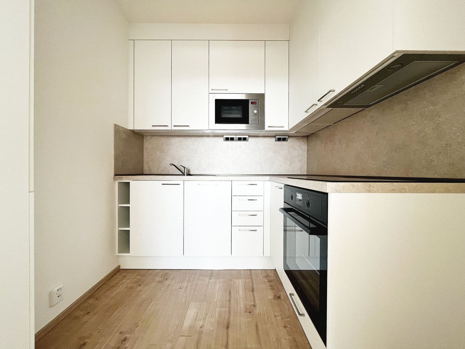 Pronájem bytu 2+kk 41 m², Ciolkovského, Praha, Praha Pronájem bytu 2+kk 41 m², Ciolkovského, Praha, Praha