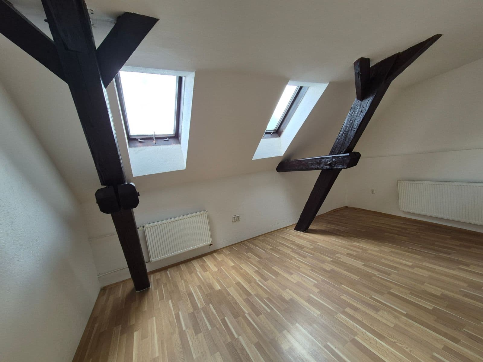Pronájem domu 510 m², pozemek 1.000 m², Náves sv. Petra a Pavla, Zlatníky-Hodkovice, Středočeský kraj Pronájem domu 510 m², pozemek 1.000 m², Náves sv. Petra a Pavla, Zlatníky-Hodkovice, Středočeský kraj