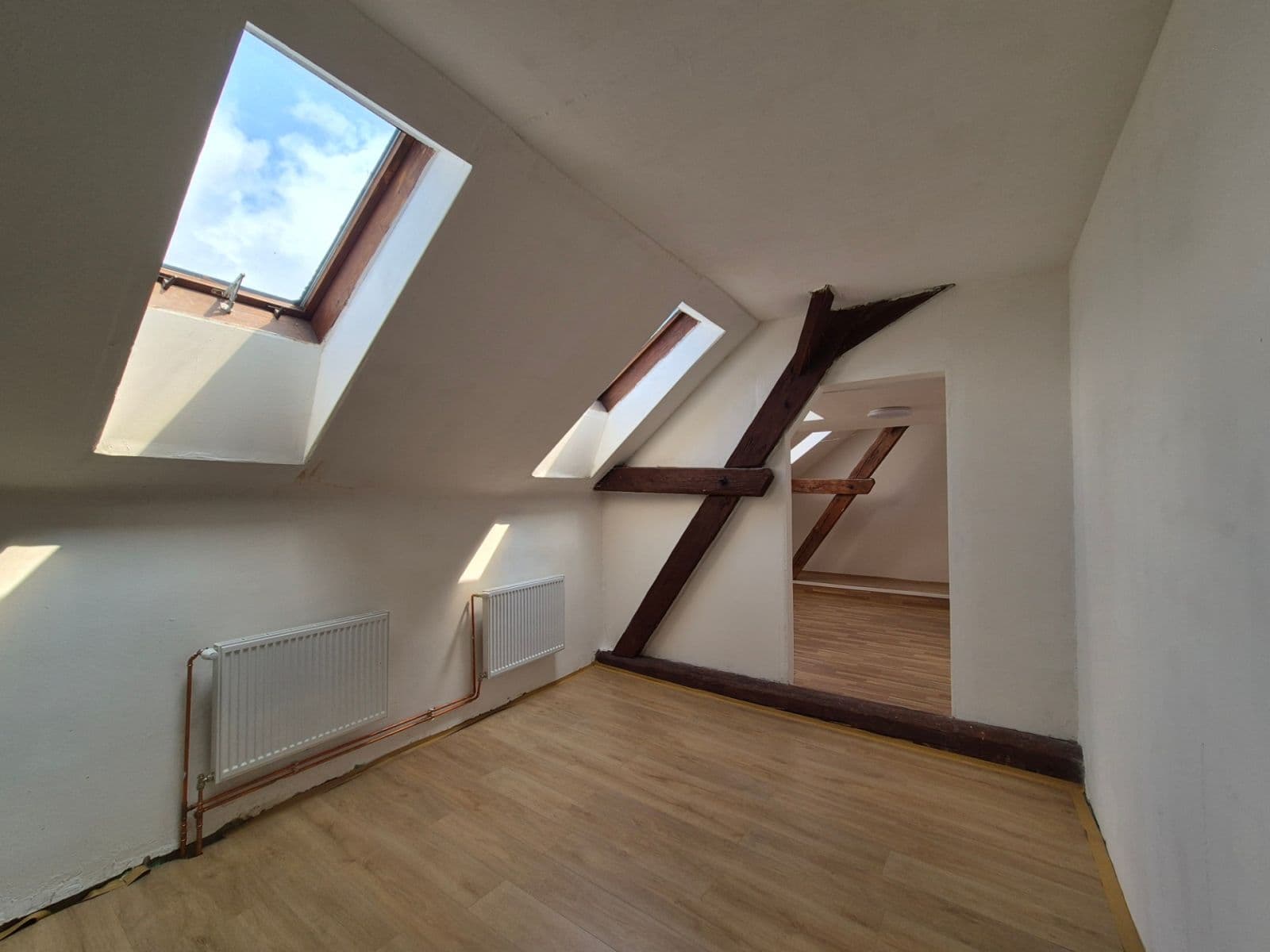 Pronájem domu 510 m², pozemek 1.000 m², Náves sv. Petra a Pavla, Zlatníky-Hodkovice, Středočeský kraj Pronájem domu 510 m², pozemek 1.000 m², Náves sv. Petra a Pavla, Zlatníky-Hodkovice, Středočeský kraj