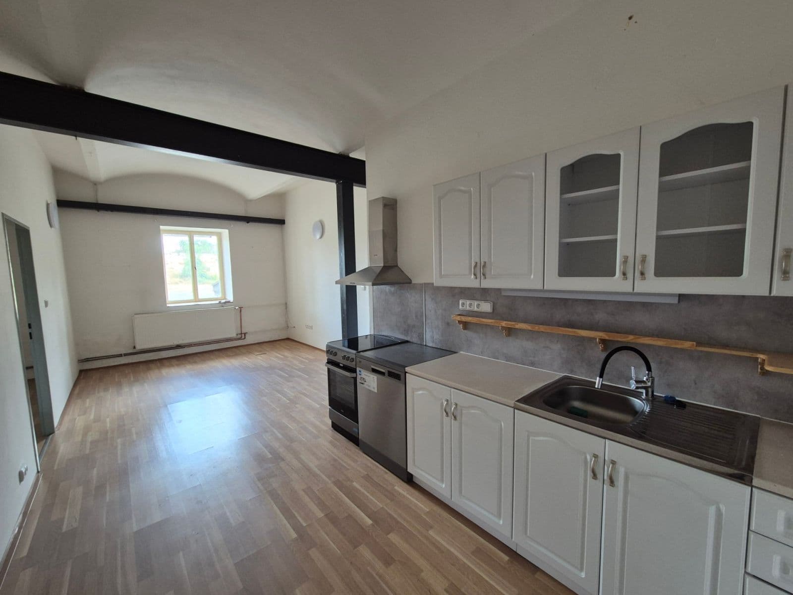 Pronájem domu 510 m², pozemek 1.000 m², Náves sv. Petra a Pavla, Zlatníky-Hodkovice, Středočeský kraj Pronájem domu 510 m², pozemek 1.000 m², Náves sv. Petra a Pavla, Zlatníky-Hodkovice, Středočeský kraj
