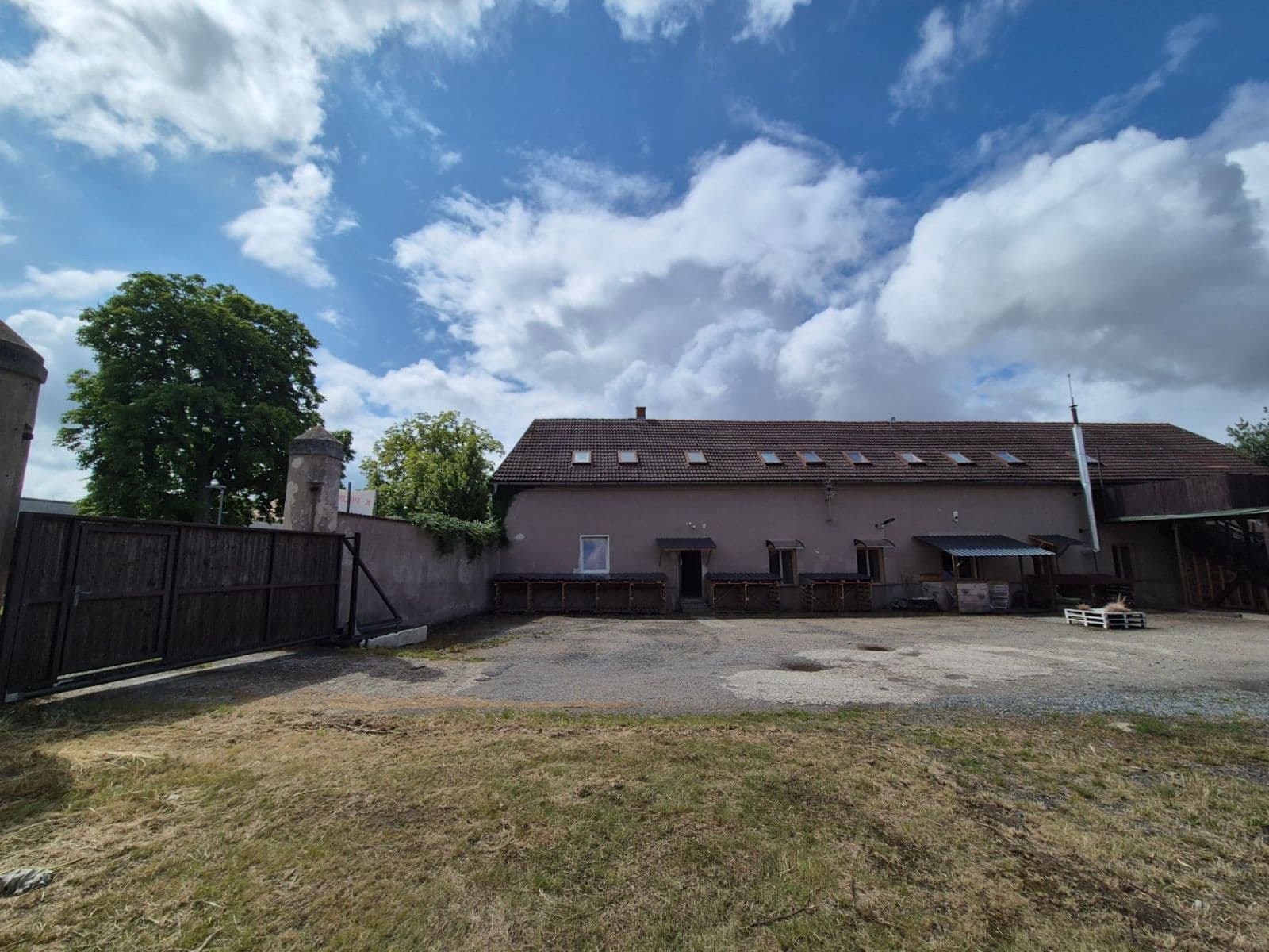 Pronájem domu 510 m², pozemek 1.000 m², Náves sv. Petra a Pavla, Zlatníky-Hodkovice, Středočeský kraj Pronájem domu 510 m², pozemek 1.000 m², Náves sv. Petra a Pavla, Zlatníky-Hodkovice, Středočeský kraj