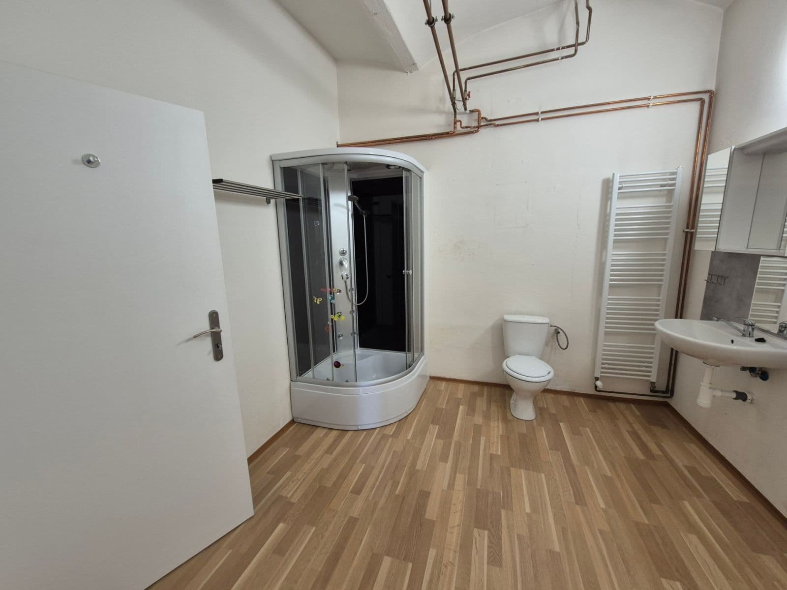Pronájem domu 510 m², pozemek 1.000 m², Náves sv. Petra a Pavla, Zlatníky-Hodkovice, Středočeský kraj Pronájem domu 510 m², pozemek 1.000 m², Náves sv. Petra a Pavla, Zlatníky-Hodkovice, Středočeský kraj