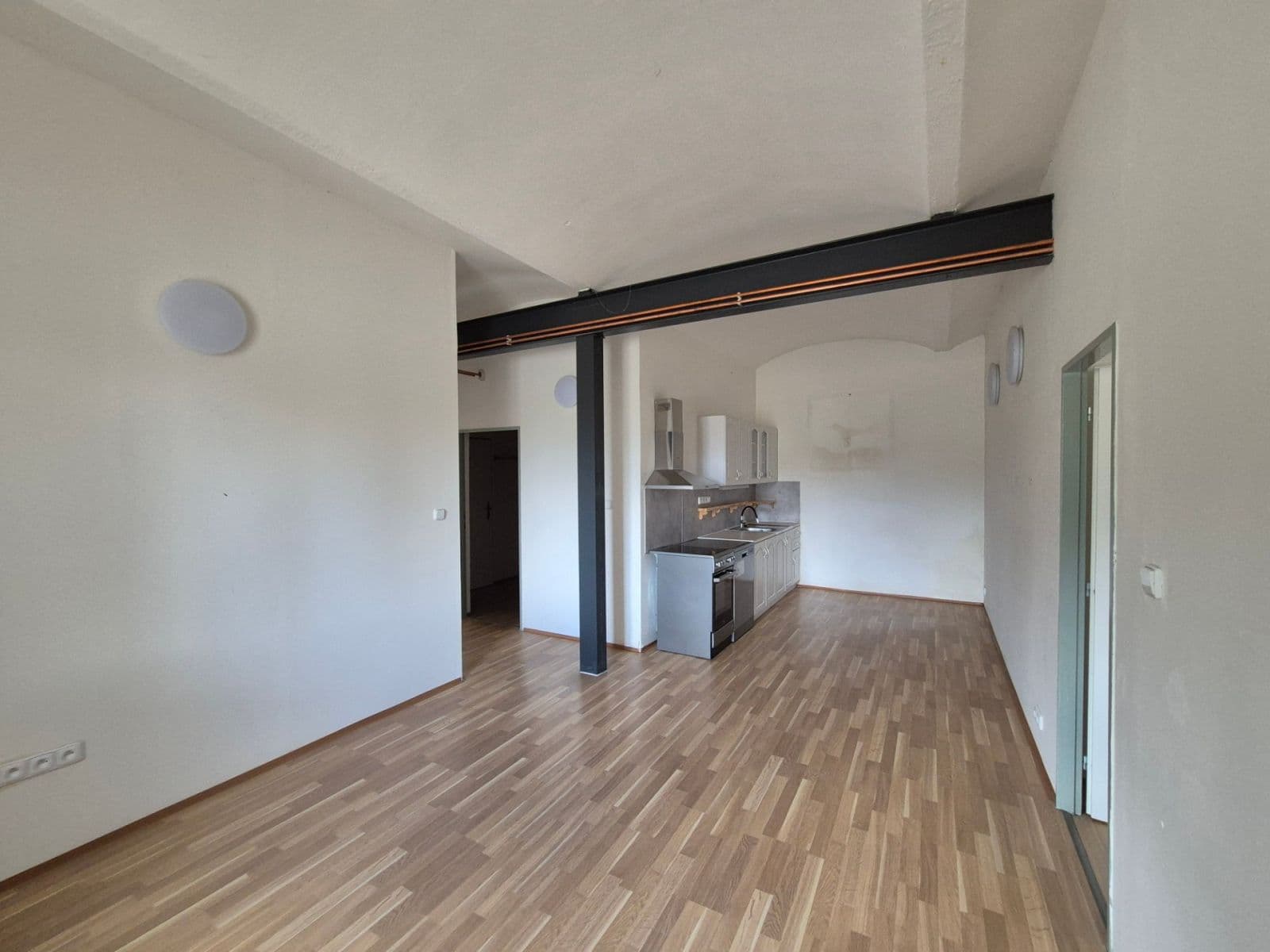 Pronájem domu 510 m², pozemek 1.000 m², Náves sv. Petra a Pavla, Zlatníky-Hodkovice, Středočeský kraj Pronájem domu 510 m², pozemek 1.000 m², Náves sv. Petra a Pavla, Zlatníky-Hodkovice, Středočeský kraj