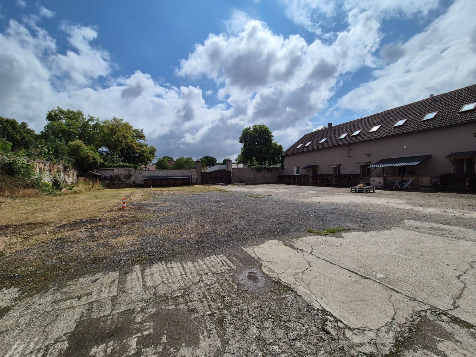Pronájem domu 510 m², pozemek 1.000 m², Náves sv. Petra a Pavla, Zlatníky-Hodkovice, Středočeský kraj Pronájem domu 510 m², pozemek 1.000 m², Náves sv. Petra a Pavla, Zlatníky-Hodkovice, Středočeský kraj