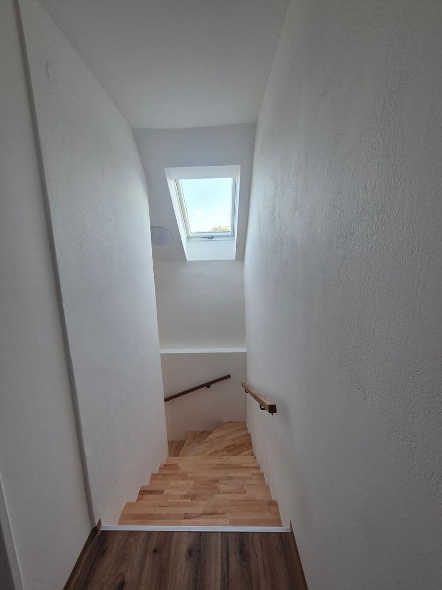 Pronájem domu 510 m², pozemek 1.000 m², Náves sv. Petra a Pavla, Zlatníky-Hodkovice, Středočeský kraj Pronájem domu 510 m², pozemek 1.000 m², Náves sv. Petra a Pavla, Zlatníky-Hodkovice, Středočeský kraj