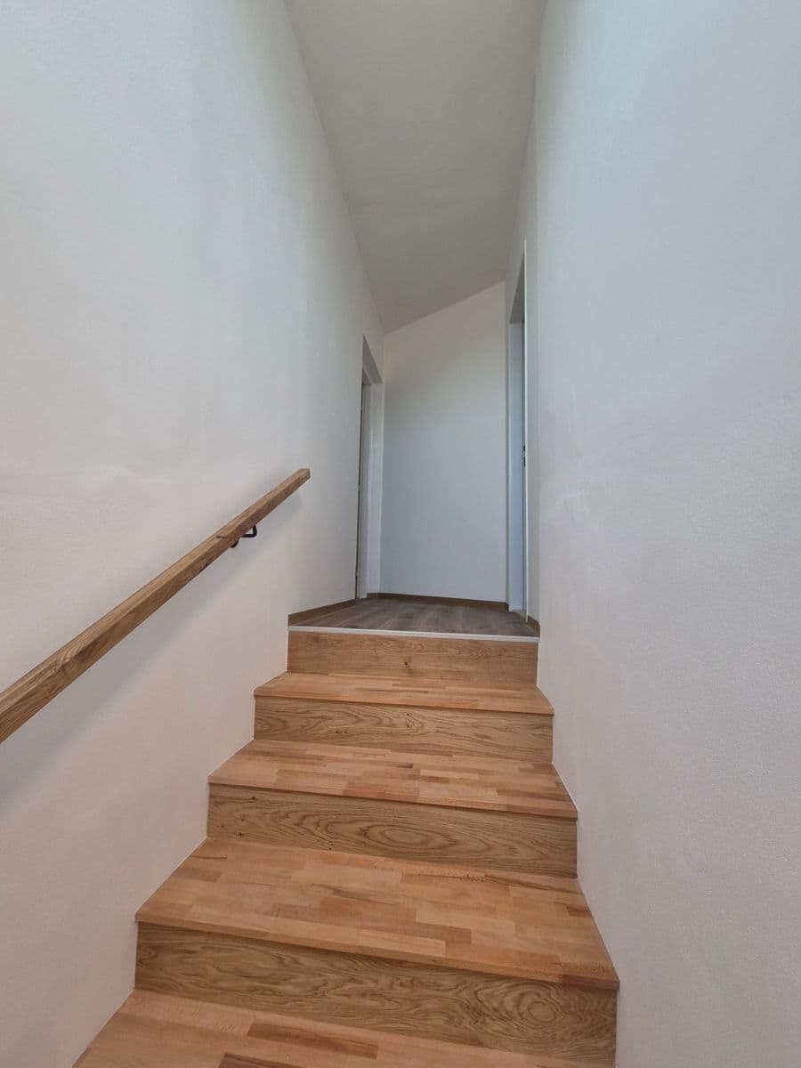 Pronájem domu 510 m², pozemek 1.000 m², Náves sv. Petra a Pavla, Zlatníky-Hodkovice, Středočeský kraj Pronájem domu 510 m², pozemek 1.000 m², Náves sv. Petra a Pavla, Zlatníky-Hodkovice, Středočeský kraj