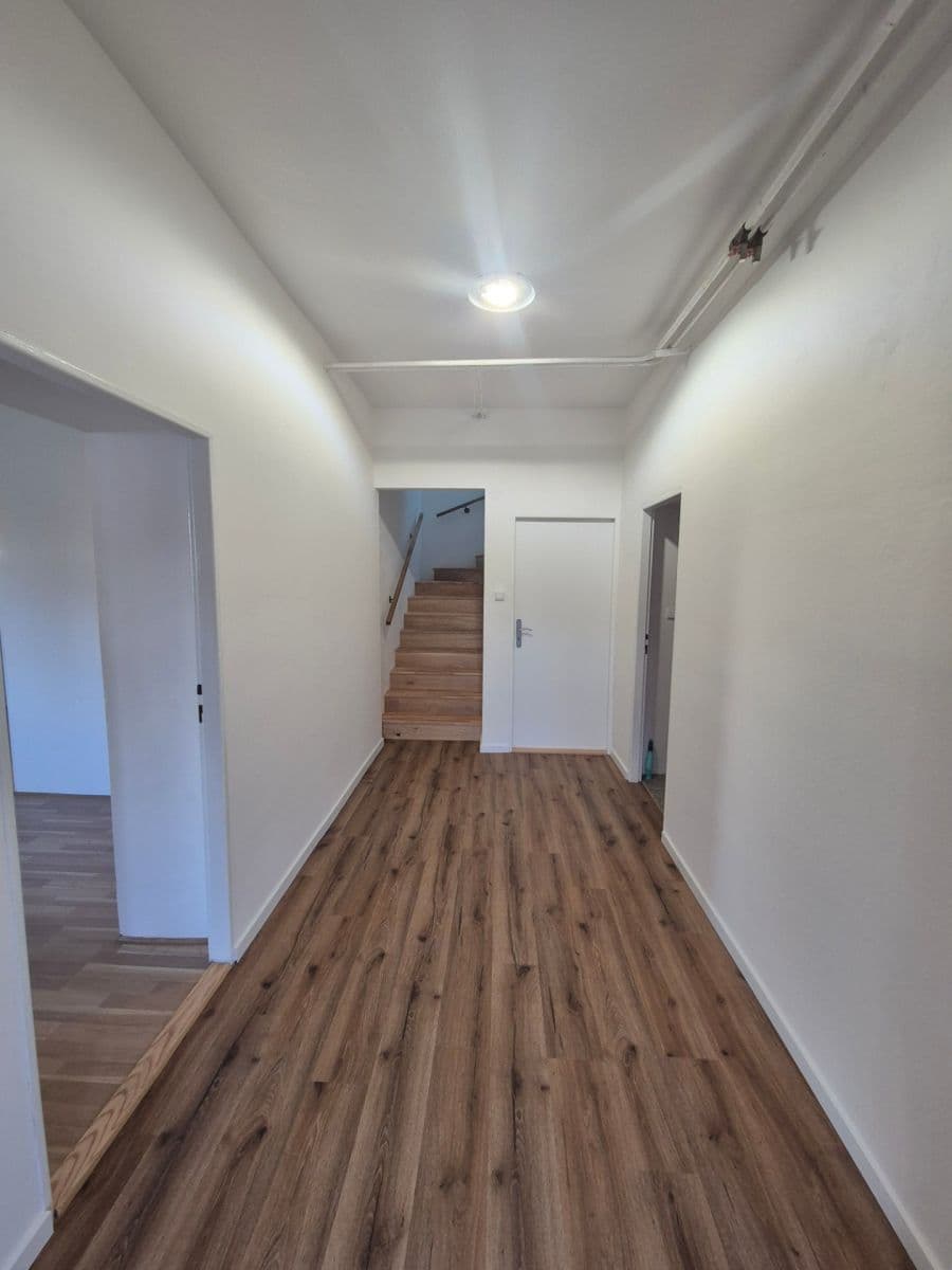 Pronájem domu 510 m², pozemek 1.000 m², Náves sv. Petra a Pavla, Zlatníky-Hodkovice, Středočeský kraj Pronájem domu 510 m², pozemek 1.000 m², Náves sv. Petra a Pavla, Zlatníky-Hodkovice, Středočeský kraj