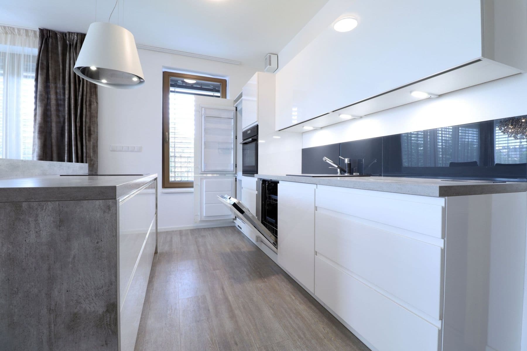 Pronájem bytu 4+kk 90 m², Pallova, Plzeň, Plzeňský kraj Pronájem bytu 4+kk 90 m², Pallova, Plzeň, Plzeňský kraj